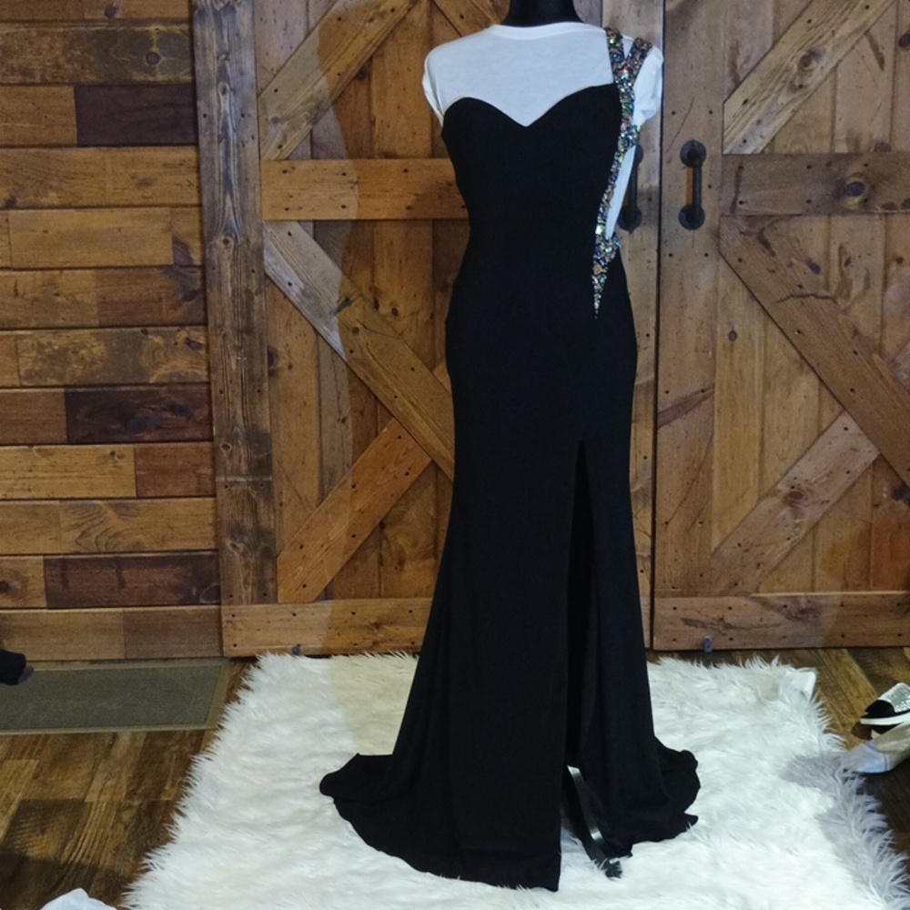 Black prom dress - Picture 2 of 8